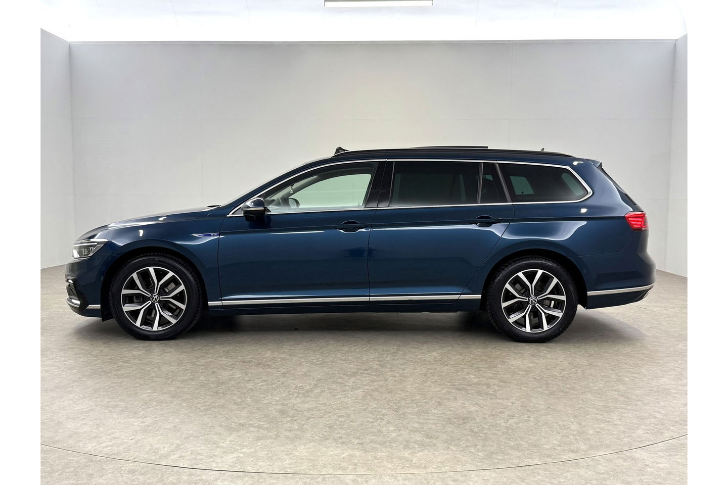 Volkswagen Passat 1.4 TSI 218PK PHEV GTE Pano Sfeer LED ACC Carplay Virtual Memory Head up Display Clima Navi PDC 17''LMV