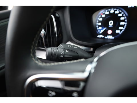 Volvo V60 2.0 T6 Recharge AWD R-Design | ACC | Blis | Trekhaak | H&K | Sportstoelen met mem. |