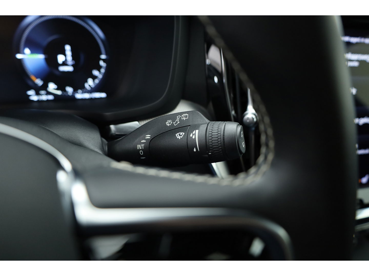 Volvo V60 2.0 T6 Recharge AWD R-Design | ACC | Blis | Trekhaak | H&K | Sportstoelen met mem. |