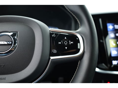 Volvo V60 2.0 T6 Recharge AWD R-Design | ACC | Blis | Trekhaak | H&K | Sportstoelen met mem. |