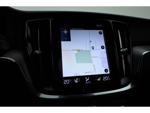 Volvo V60 2.0 T6 Recharge AWD R-Design | ACC | Blis | Trekhaak | H&K | Sportstoelen met mem. |