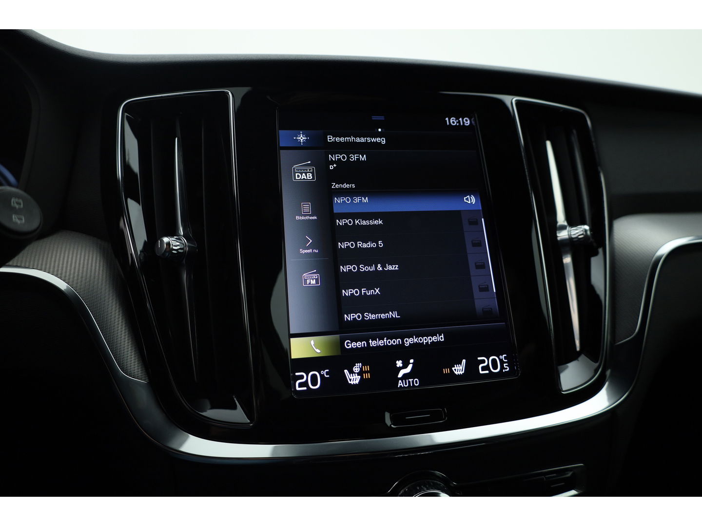 Volvo V60 2.0 T6 Recharge AWD R-Design | ACC | Blis | Trekhaak | H&K | Sportstoelen met mem. |