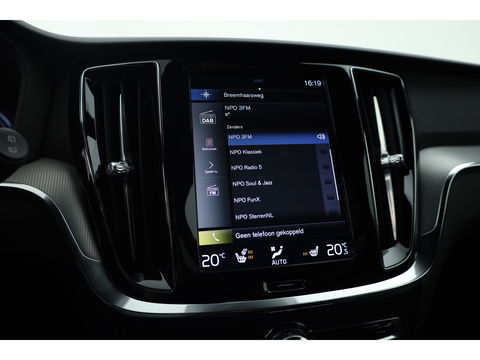 Volvo V60 2.0 T6 Recharge AWD R-Design | ACC | Blis | Trekhaak | H&K | Sportstoelen met mem. |