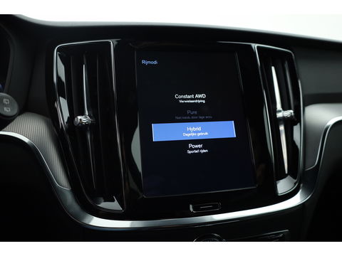 Volvo V60 2.0 T6 Recharge AWD R-Design | ACC | Blis | Trekhaak | H&K | Sportstoelen met mem. |