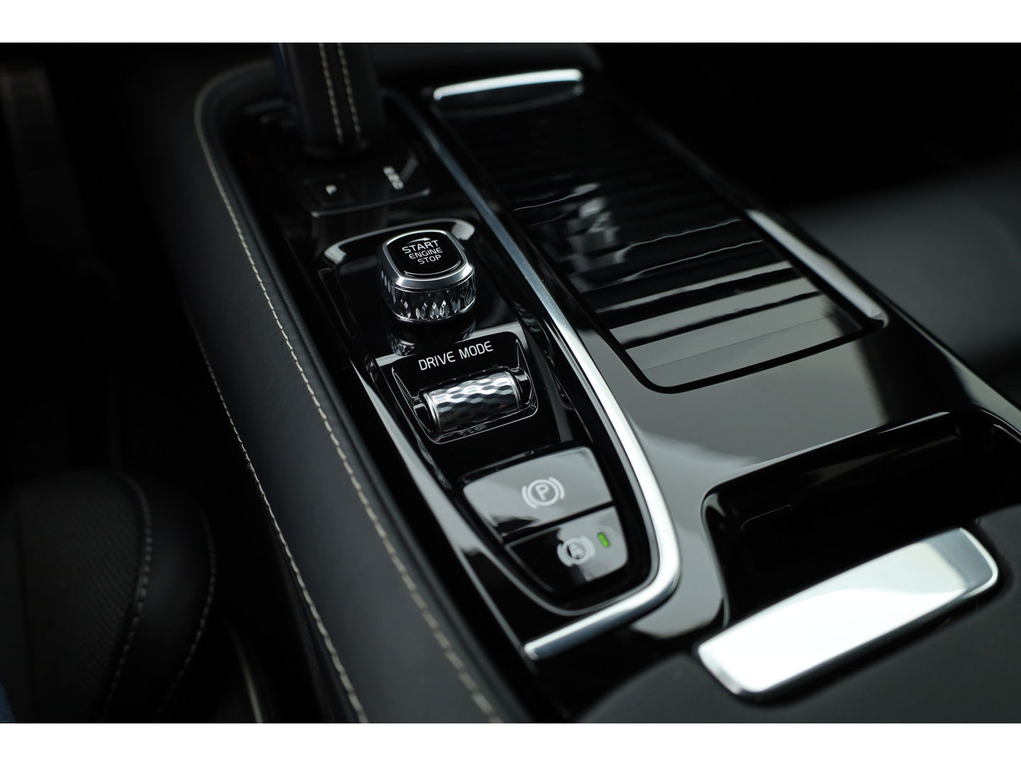 Volvo V60 2.0 T6 Recharge AWD R-Design | ACC | Blis | Trekhaak | H&K | Sportstoelen met mem. |