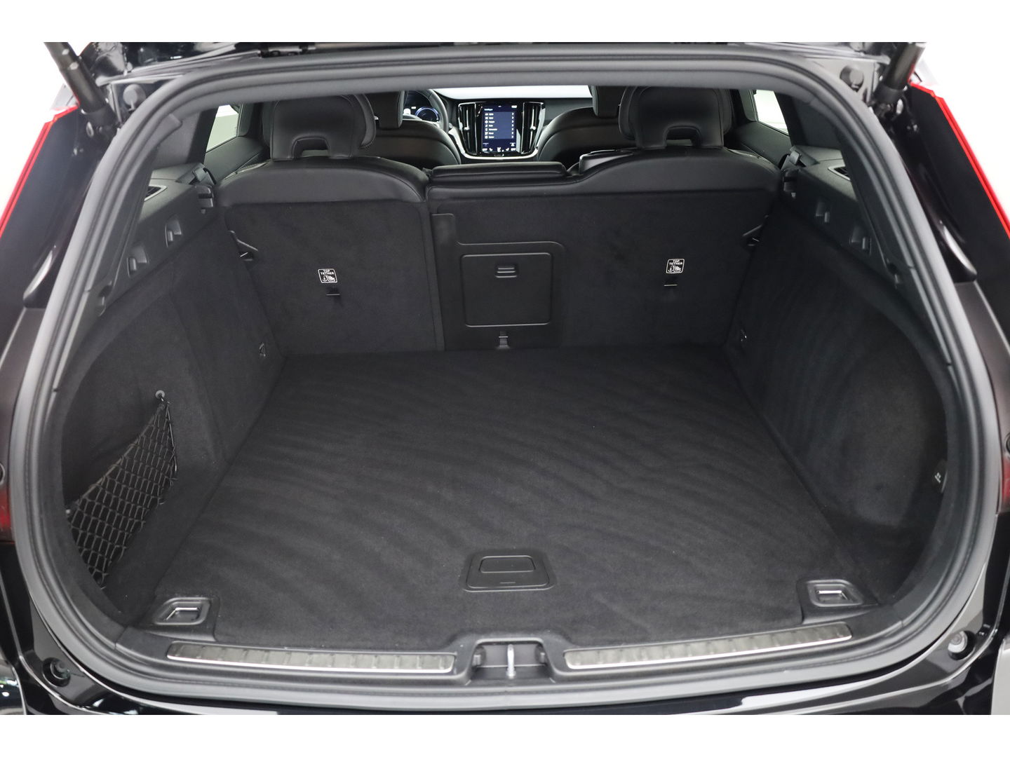 Volvo V60 2.0 T6 Recharge AWD R-Design | ACC | Blis | Trekhaak | H&K | Sportstoelen met mem. |