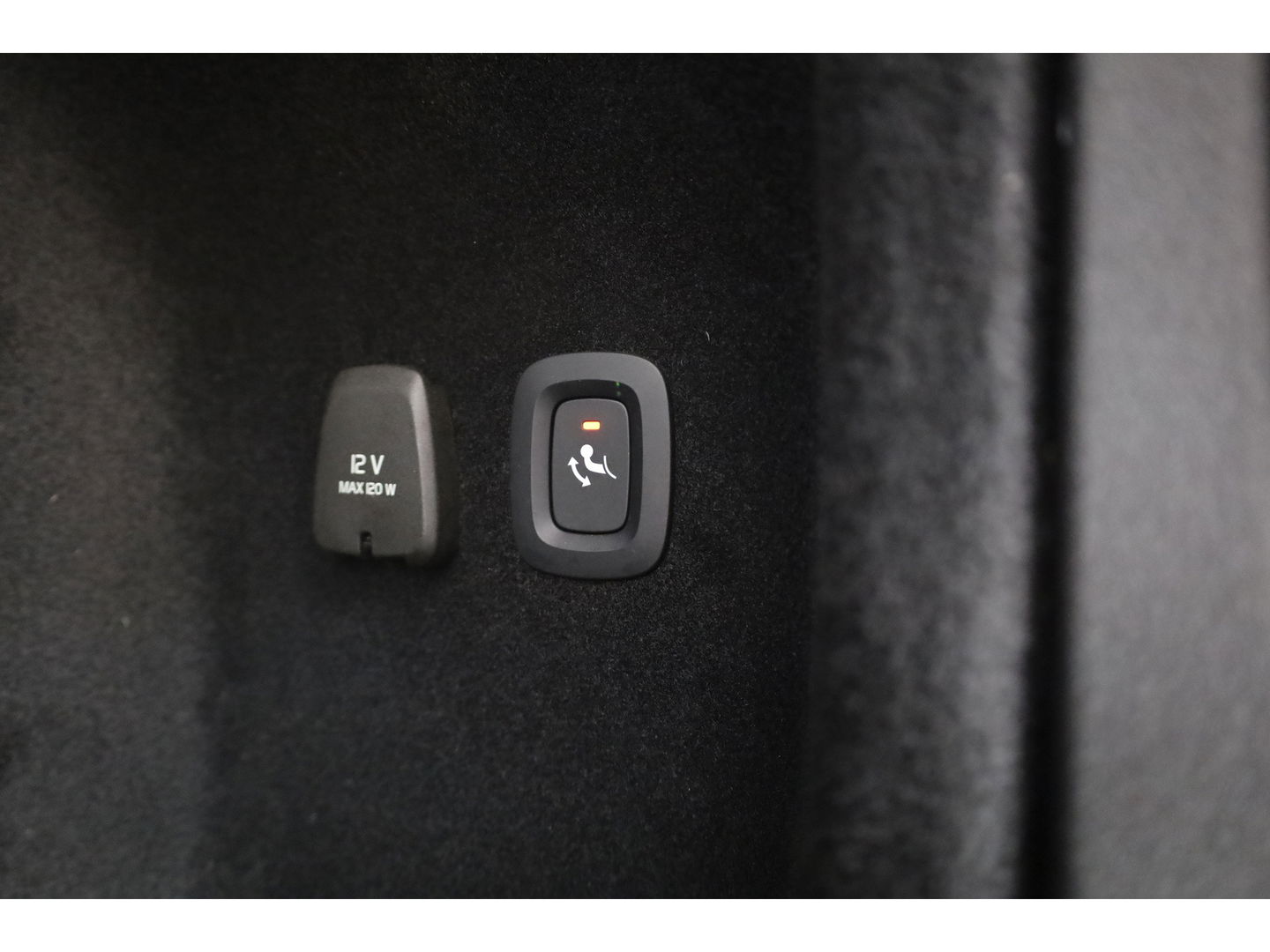 Volvo V60 2.0 T6 Recharge AWD R-Design | ACC | Blis | Trekhaak | H&K | Sportstoelen met mem. |