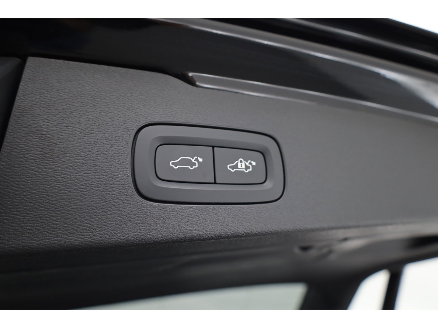 Volvo V60 2.0 T6 Recharge AWD R-Design | ACC | Blis | Trekhaak | H&K | Sportstoelen met mem. |