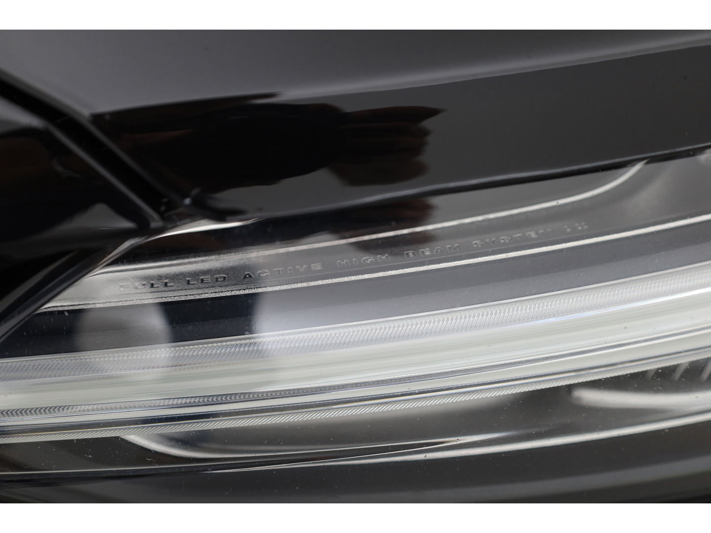 Volvo V60 2.0 T6 Recharge AWD R-Design | ACC | Blis | Trekhaak | H&K | Sportstoelen met mem. |