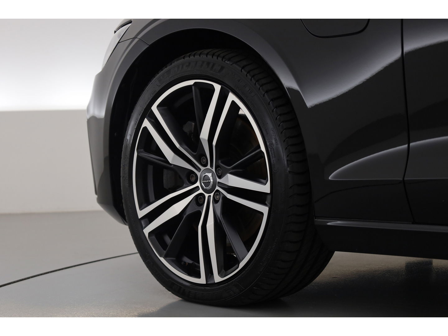 Volvo V60 2.0 T6 Recharge AWD R-Design | ACC | Blis | Trekhaak | H&K | Sportstoelen met mem. |