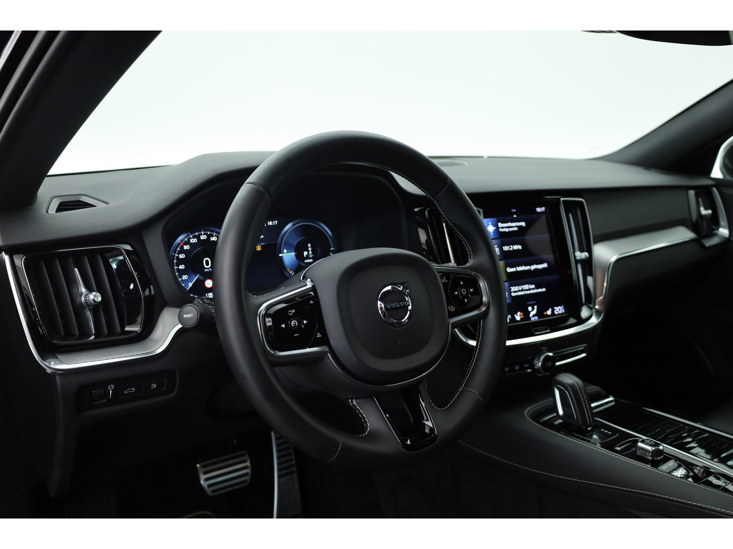 Volvo V60 2.0 T6 Recharge AWD R-Design | ACC | Blis | Trekhaak | H&K | Sportstoelen met mem. |