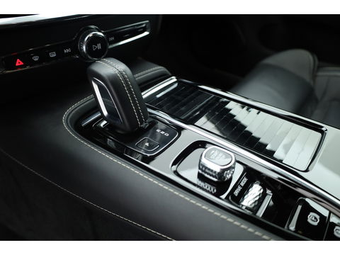 Volvo V60 2.0 T6 Recharge AWD R-Design | ACC | Blis | Trekhaak | H&K | Sportstoelen met mem. |