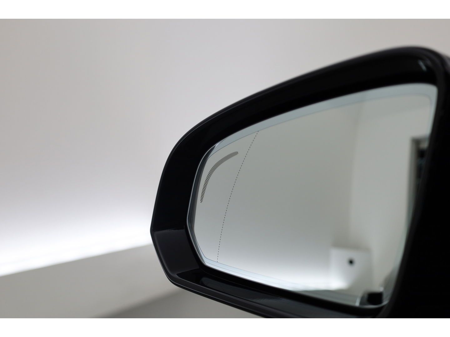 Volvo V60 2.0 T6 Recharge AWD R-Design | ACC | Blis | Trekhaak | H&K | Sportstoelen met mem. |