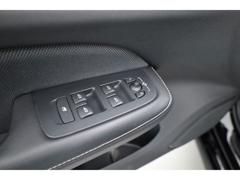 Volvo V60 2.0 T6 Recharge AWD R-Design | ACC | Blis | Trekhaak | H&K | Sportstoelen met mem. |