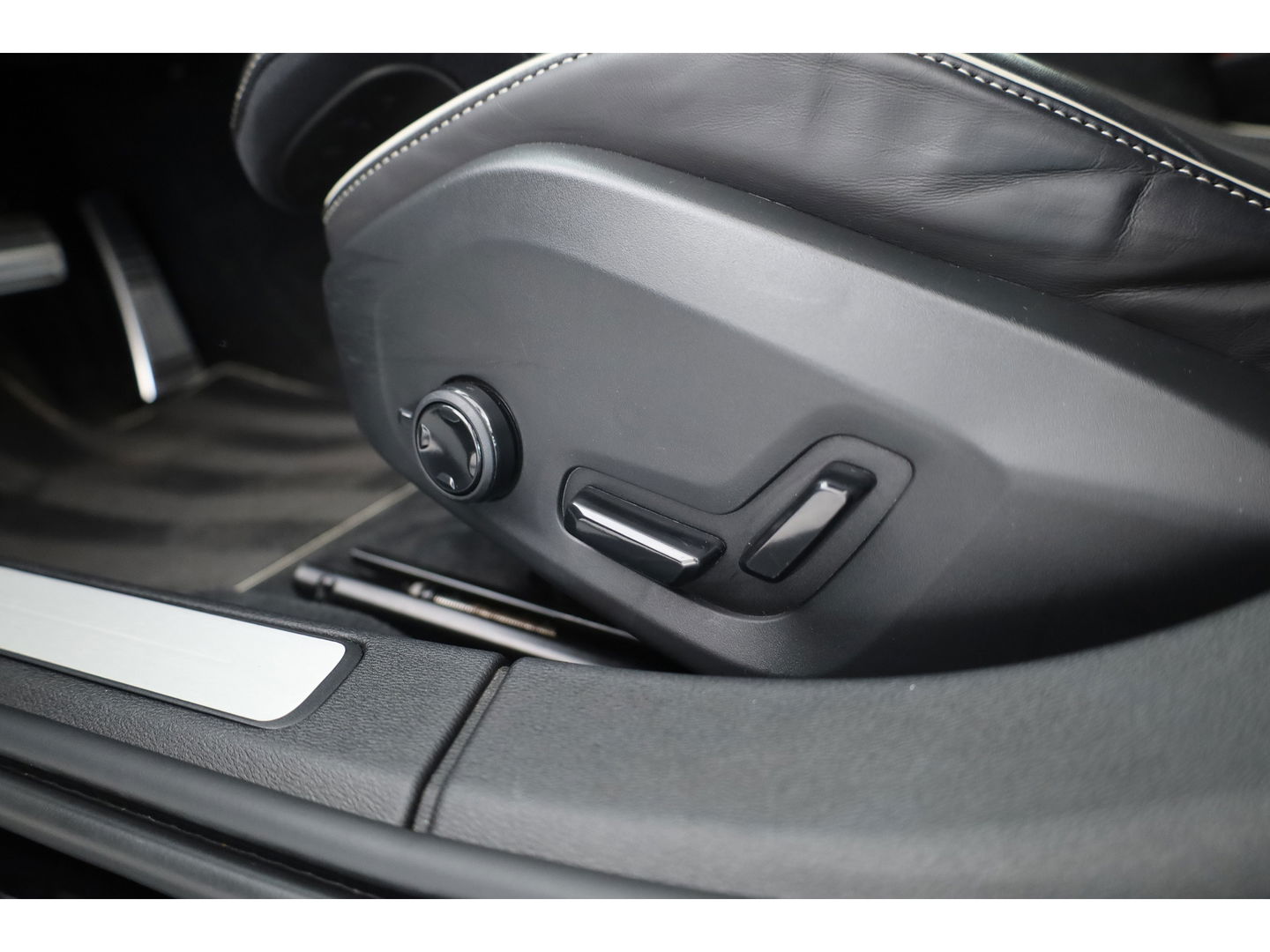 Volvo V60 2.0 T6 Recharge AWD R-Design | ACC | Blis | Trekhaak | H&K | Sportstoelen met mem. |