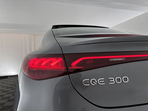 Mercedes-Benz EQE 300 Business Line 89 kWh [ 3-Fase ] (INCL.BTW) *PANO | LUXURY-LEATHER | FULL-LED | ADAPTIVE-CRUISE | DIGI-COCKPIT | AMBIENT-LIGHT | NAVI-FULLMAP | CAMERA | HEATED-COMFORTSEATS | ECC | PDC | 19''ALU*