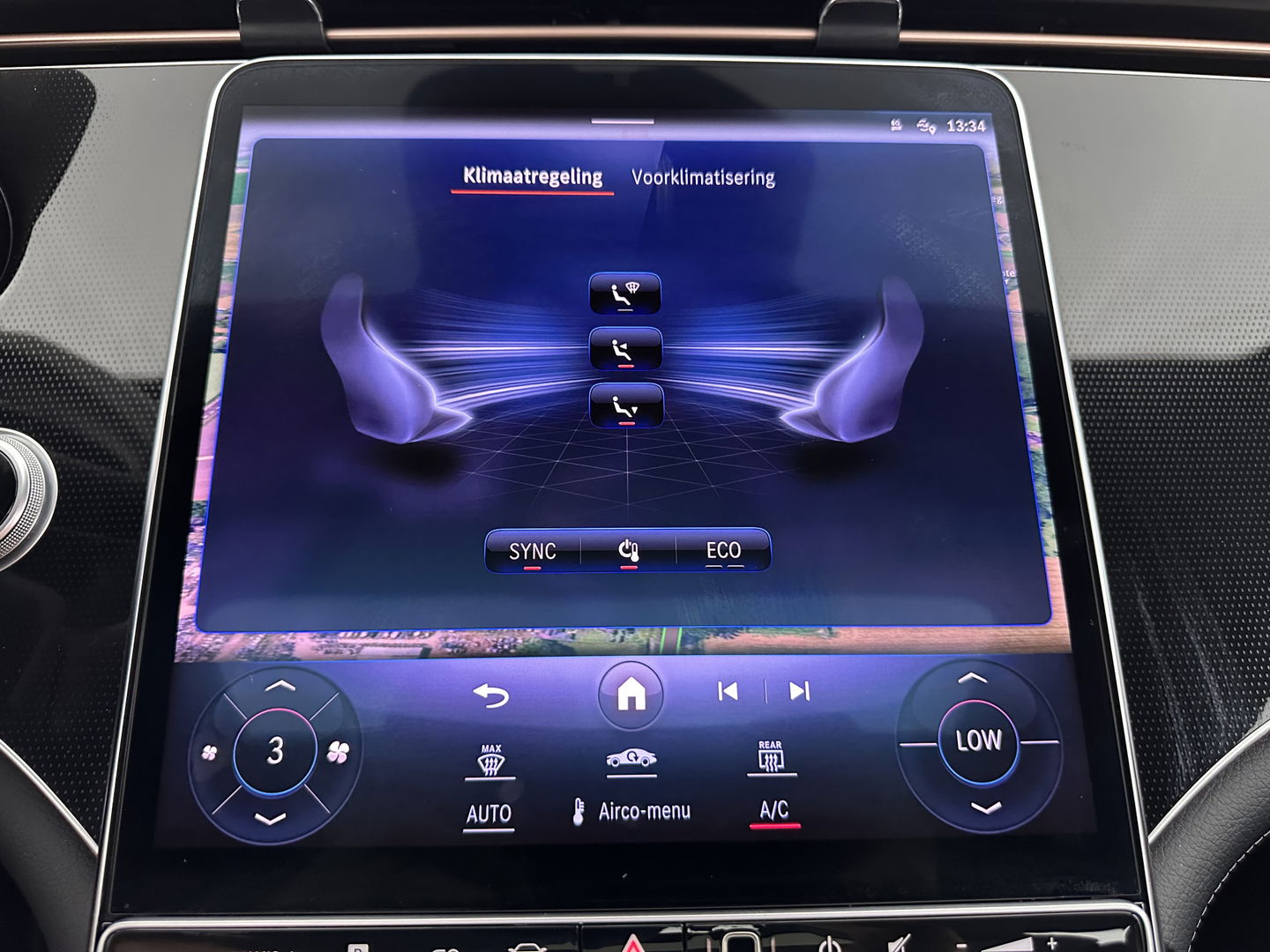 Mercedes-Benz EQE 300 Business Line 89 kWh [ 3-Fase ] (INCL.BTW) *PANO | LUXURY-LEATHER | FULL-LED | ADAPTIVE-CRUISE | DIGI-COCKPIT | AMBIENT-LIGHT | NAVI-FULLMAP | CAMERA | HEATED-COMFORTSEATS | ECC | PDC | 19''ALU*