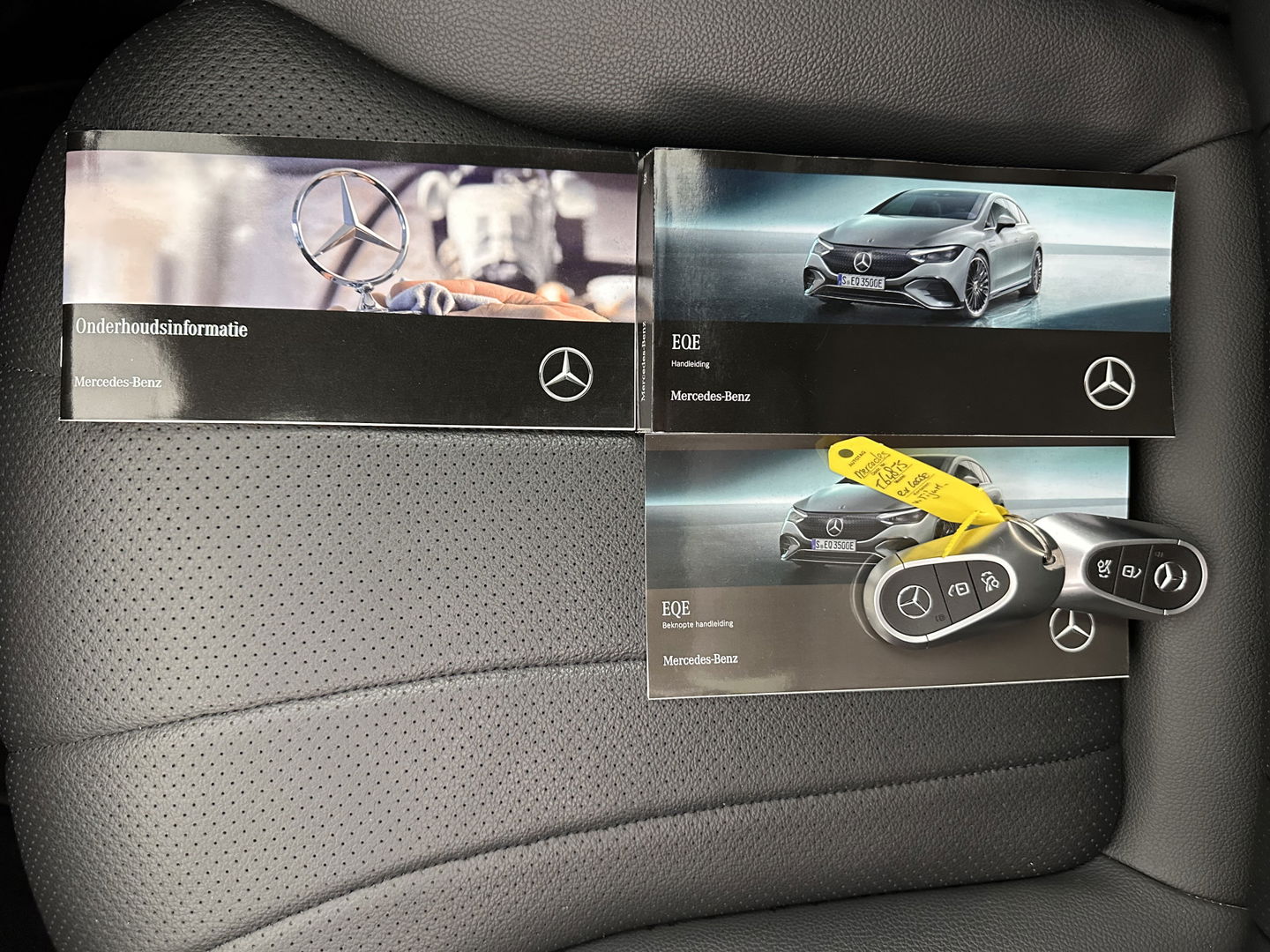 Mercedes-Benz EQE 300 Business Line 89 kWh [ 3-Fase ] (INCL.BTW) *PANO | LUXURY-LEATHER | FULL-LED | ADAPTIVE-CRUISE | DIGI-COCKPIT | AMBIENT-LIGHT | NAVI-FULLMAP | CAMERA | HEATED-COMFORTSEATS | ECC | PDC | 19''ALU*