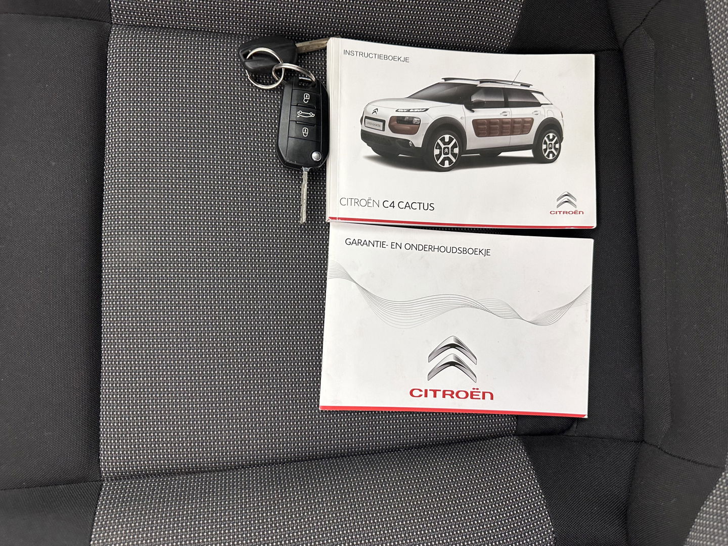Citroën C4 Cactus 1.6 BlueHDi Shine *PANO | NAVI-FULLMAP | CAMERA | ECC | PDC | CRUISE | COMFORT-SEATS*