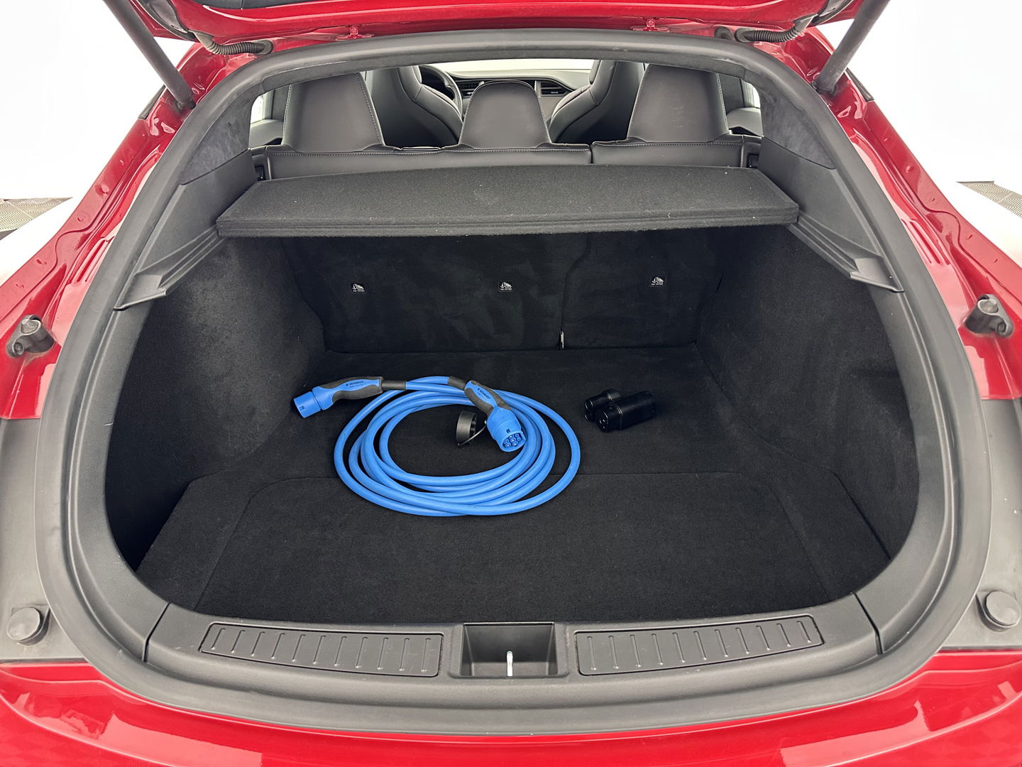 Tesla Model S 100D Aut. *PANO | NAPPA-LEATHER | AUTO-PILOT | ADAPTIVE-CRUISE | CCS-FASTLOADER | FULL-LED | NAVI-FULLMAP | AIR-SUSPENSION | KEYLESS | SURROUND-VIEW | CARPLAY | MEMORY-PACK | SPORT-SEATS | DIGI-CO