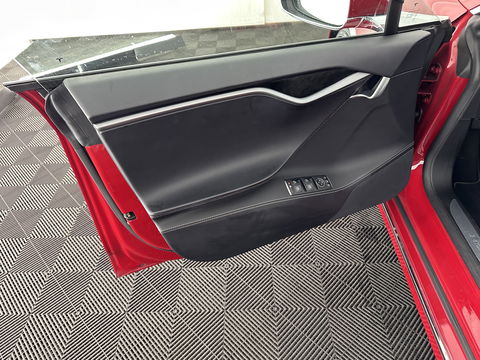 Tesla Model S 100D Aut. *PANO | NAPPA-LEATHER | AUTO-PILOT | ADAPTIVE-CRUISE | CCS-FASTLOADER | FULL-LED | NAVI-FULLMAP | AIR-SUSPENSION | KEYLESS | SURROUND-VIEW | CARPLAY | MEMORY-PACK | SPORT-SEATS | DIGI-CO