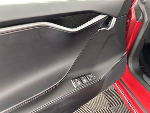 Tesla Model S 100D Aut. *PANO | NAPPA-LEATHER | AUTO-PILOT | ADAPTIVE-CRUISE | CCS-FASTLOADER | FULL-LED | NAVI-FULLMAP | AIR-SUSPENSION | KEYLESS | SURROUND-VIEW | CARPLAY | MEMORY-PACK | SPORT-SEATS | DIGI-CO