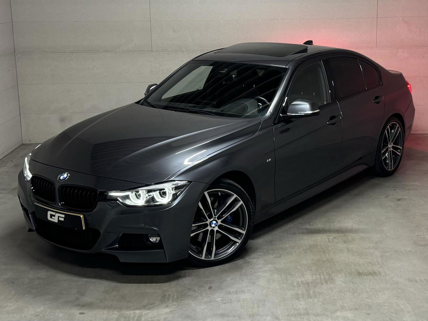 BMW 3 Serie 320i M-Sport Pano Leer HUD CarPlay Camera Trekh. NAP