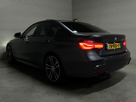 BMW 3 Serie 320i M-Sport Pano Leer HUD CarPlay Camera Trekh. NAP