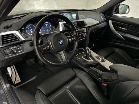 BMW 3 Serie 320i M-Sport Pano Leer HUD CarPlay Camera Trekh. NAP
