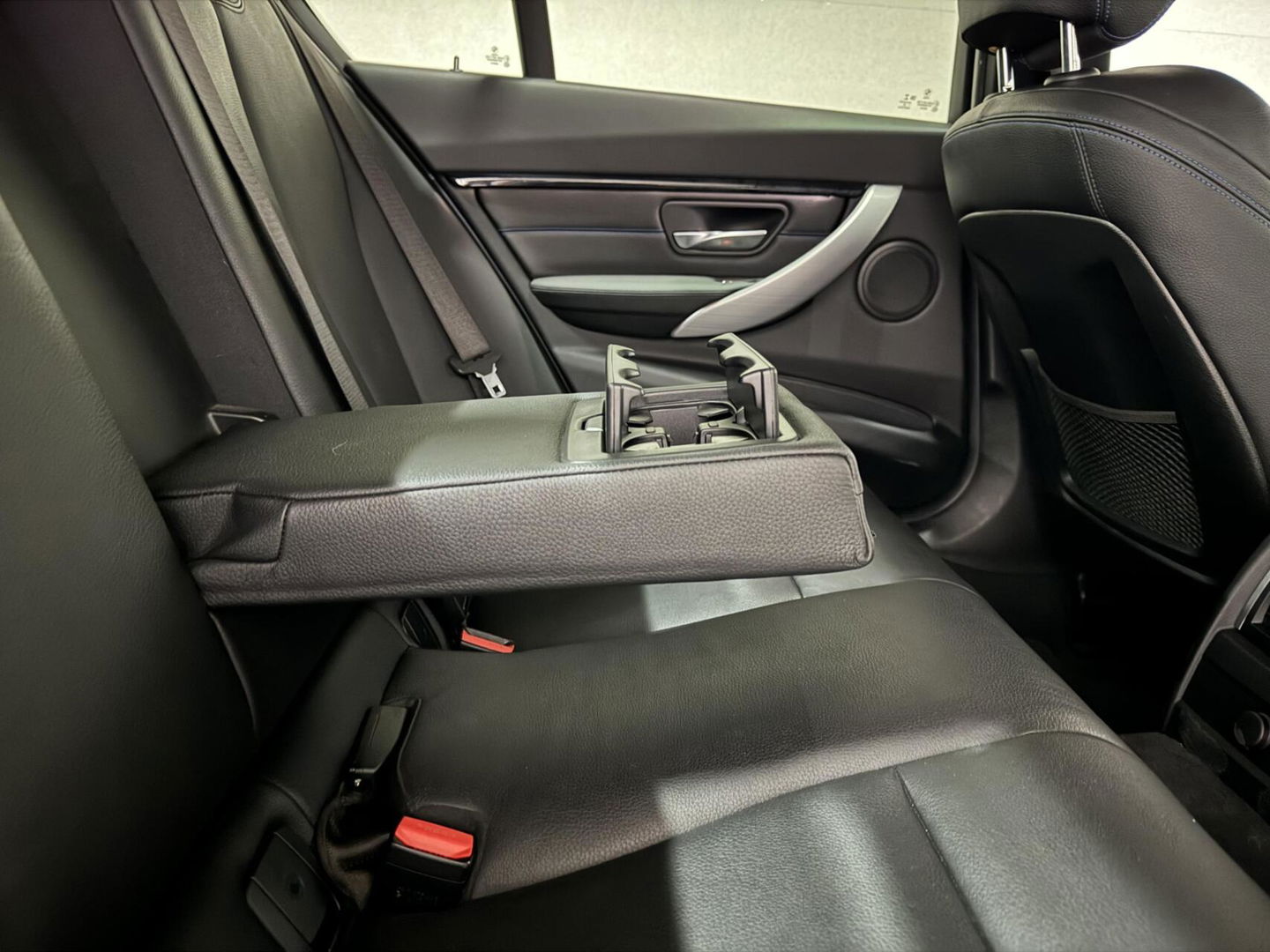 BMW 3 Serie 320i M-Sport Pano Leer HUD CarPlay Camera Trekh. NAP
