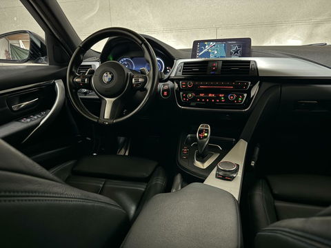 BMW 3 Serie 320i M-Sport Pano Leer HUD CarPlay Camera Trekh. NAP
