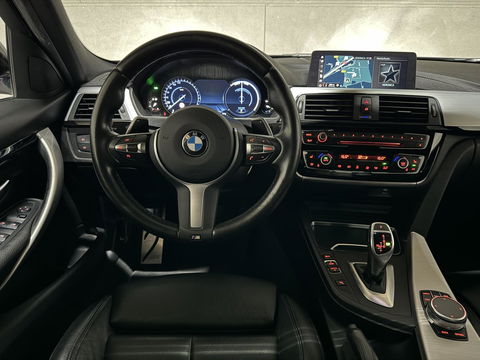 BMW 3 Serie 320i M-Sport Pano Leer HUD CarPlay Camera Trekh. NAP