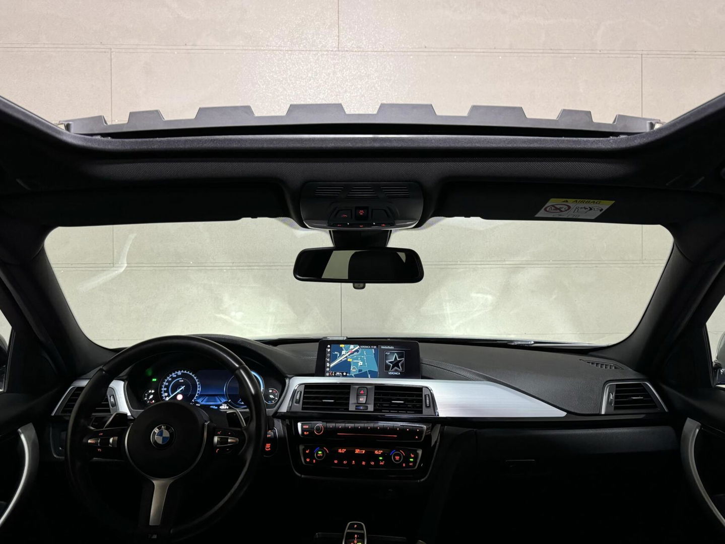 BMW 3 Serie 320i M-Sport Pano Leer HUD CarPlay Camera Trekh. NAP