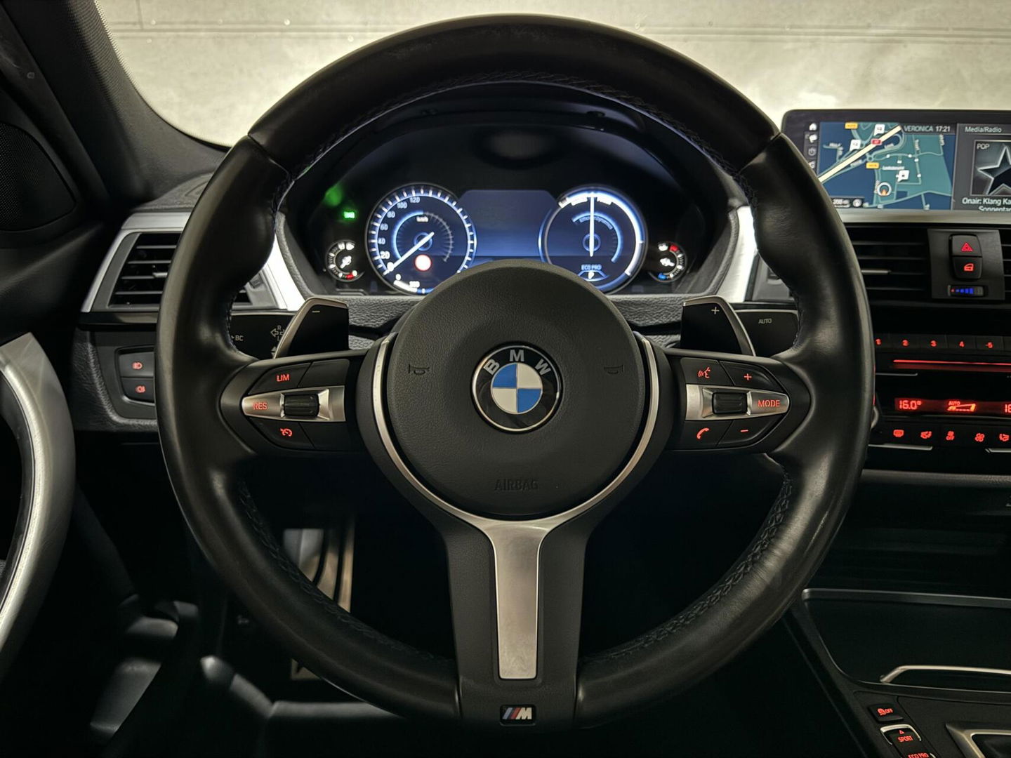 BMW 3 Serie 320i M-Sport Pano Leer HUD CarPlay Camera Trekh. NAP