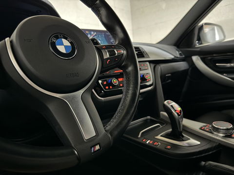 BMW 3 Serie 320i M-Sport Pano Leer HUD CarPlay Camera Trekh. NAP