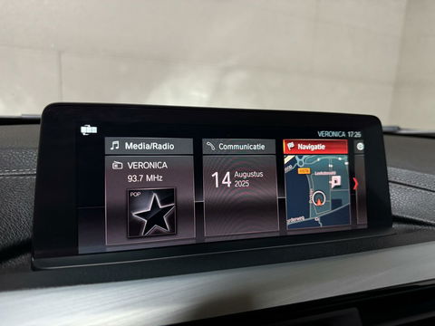 BMW 3 Serie 320i M-Sport Pano Leer HUD CarPlay Camera Trekh. NAP