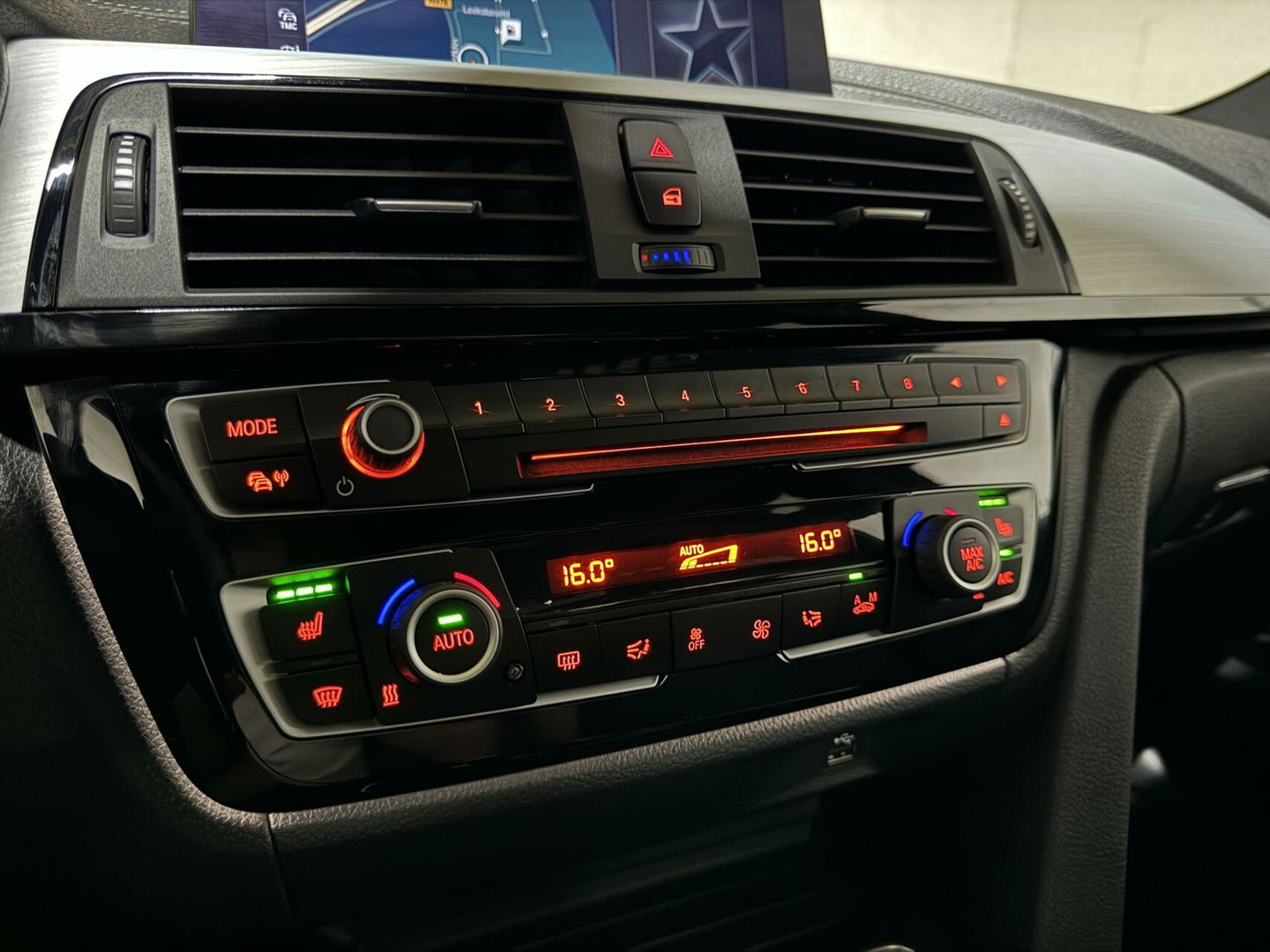 BMW 3 Serie 320i M-Sport Pano Leer HUD CarPlay Camera Trekh. NAP