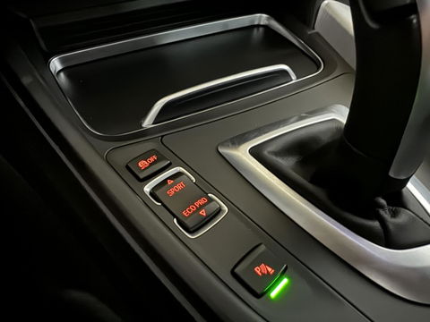 BMW 3 Serie 320i M-Sport Pano Leer HUD CarPlay Camera Trekh. NAP