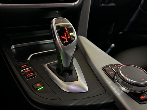 BMW 3 Serie 320i M-Sport Pano Leer HUD CarPlay Camera Trekh. NAP