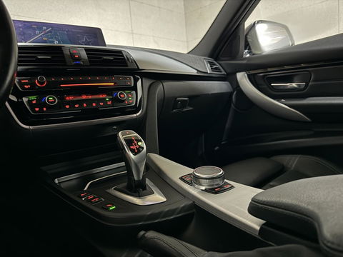BMW 3 Serie 320i M-Sport Pano Leer HUD CarPlay Camera Trekh. NAP