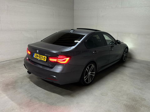 BMW 3 Serie 320i M-Sport Pano Leer HUD CarPlay Camera Trekh. NAP