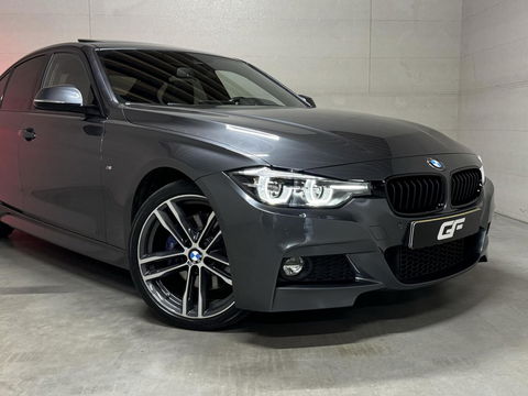 BMW 3 Serie 320i M-Sport Pano Leer HUD CarPlay Camera Trekh. NAP
