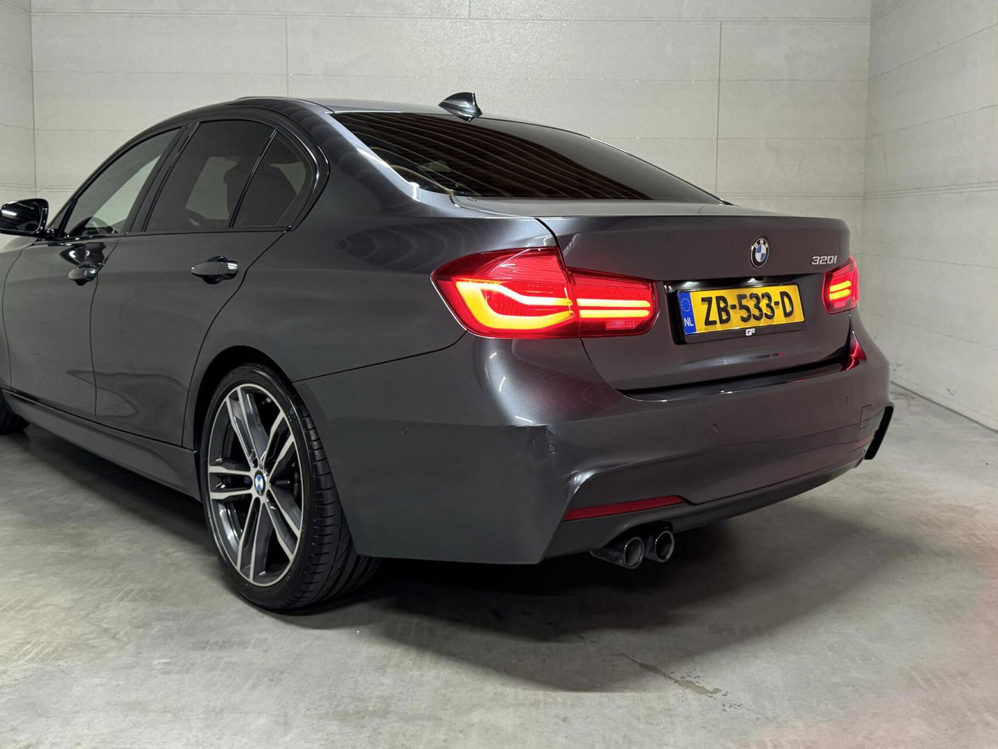 BMW 3 Serie 320i M-Sport Pano Leer HUD CarPlay Camera Trekh. NAP