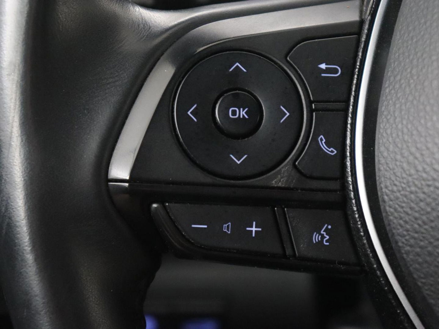Toyota Corolla 1.8 Hybrid Trek | Stoelverwarming | Adaptive cruise | Carplay | Camera | Keyless | Full LED | Navigatie | Climate control