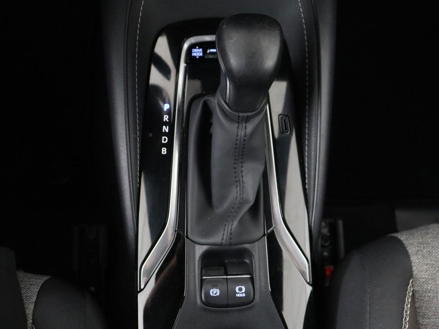 Toyota Corolla 1.8 Hybrid Trek | Stoelverwarming | Adaptive cruise | Carplay | Camera | Keyless | Full LED | Navigatie | Climate control