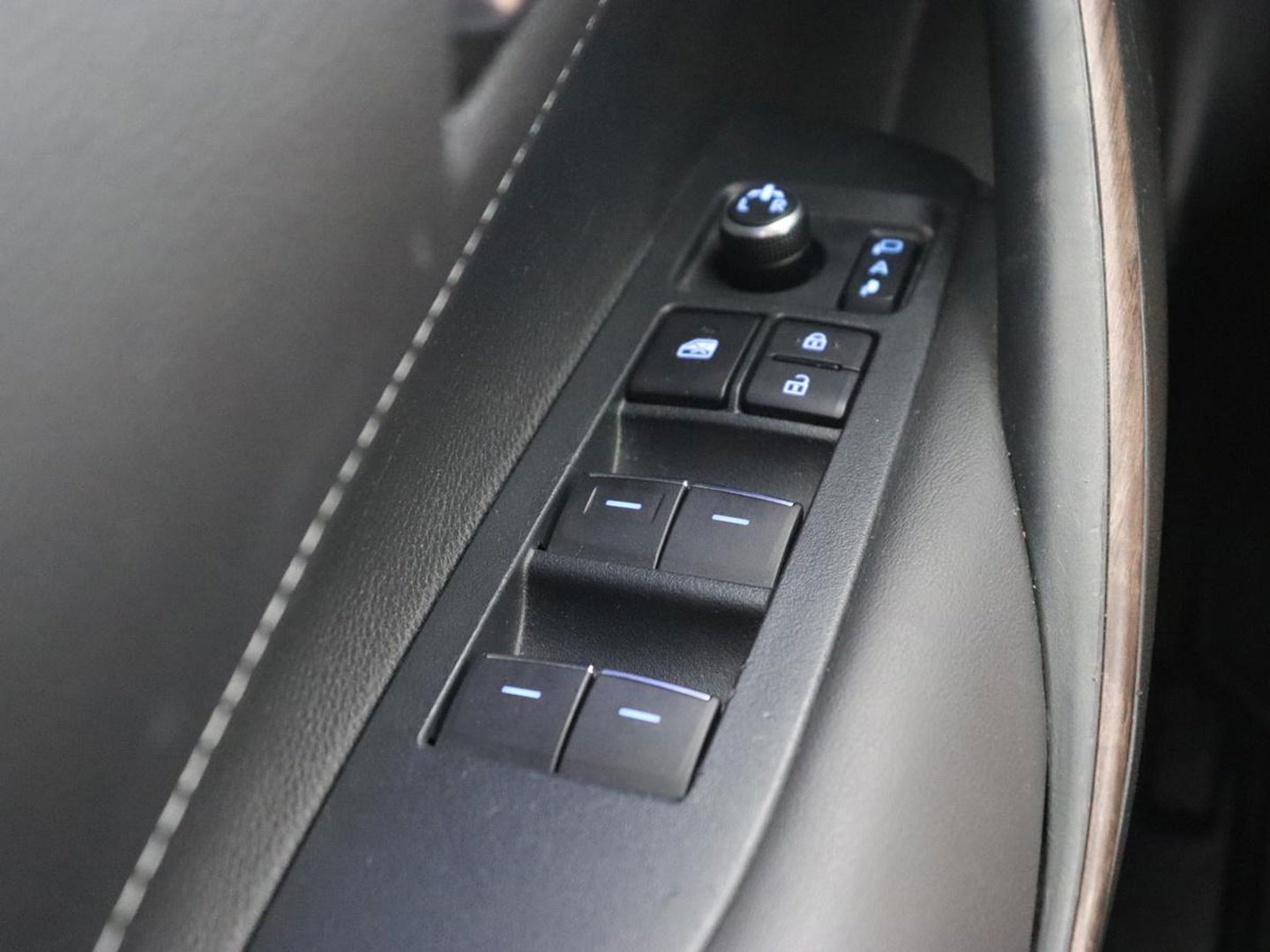 Toyota Corolla 1.8 Hybrid Trek | Stoelverwarming | Adaptive cruise | Carplay | Camera | Keyless | Full LED | Navigatie | Climate control