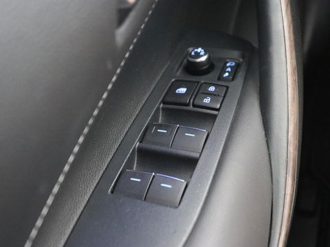 Toyota Corolla 1.8 Hybrid Trek | Stoelverwarming | Adaptive cruise | Carplay | Camera | Keyless | Full LED | Navigatie | Climate control