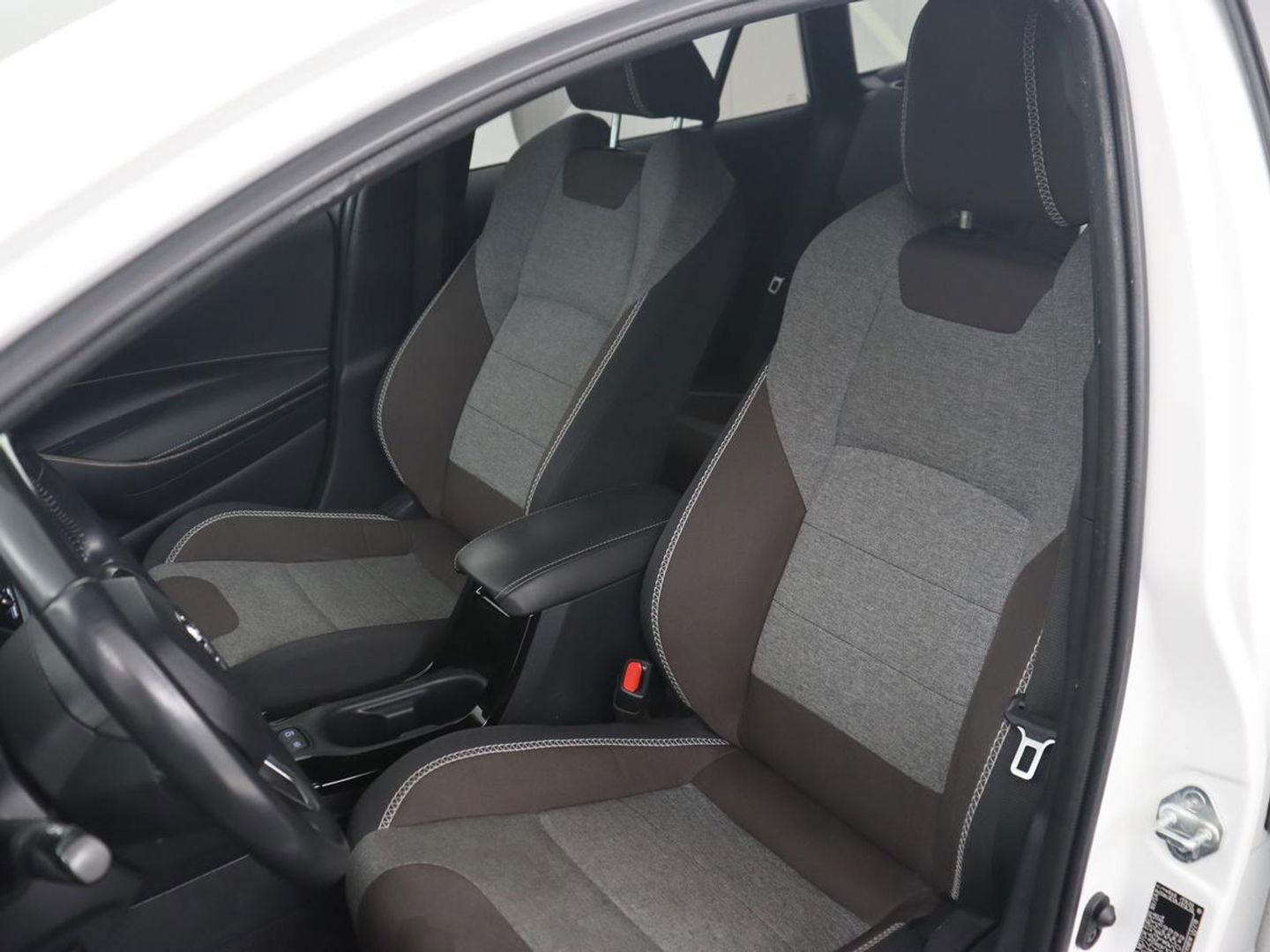 Toyota Corolla 1.8 Hybrid Trek | Stoelverwarming | Adaptive cruise | Carplay | Camera | Keyless | Full LED | Navigatie | Climate control