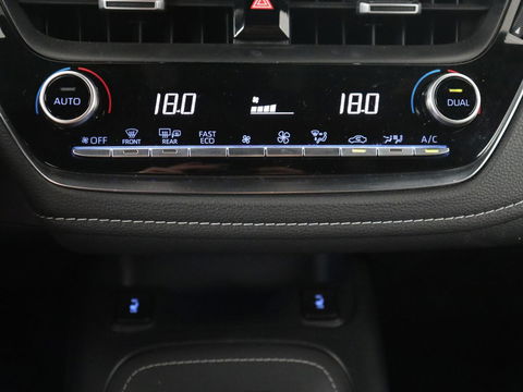 Toyota Corolla 1.8 Hybrid Trek | Stoelverwarming | Adaptive cruise | Carplay | Camera | Keyless | Full LED | Navigatie | Climate control