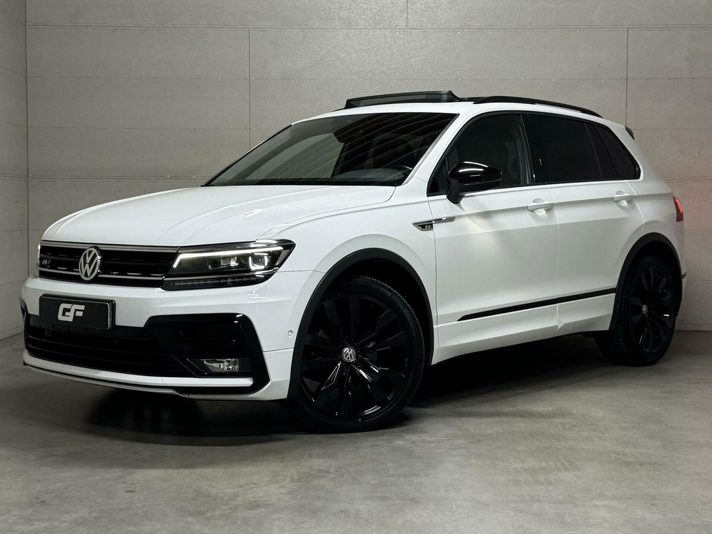Volkswagen Tiguan 1.5 TSI R-Line Black Edition Pano Virtual Carplay NAP
